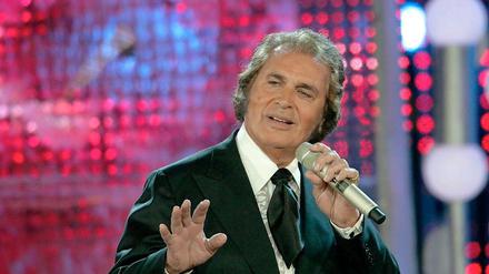 Der 76-jährige Sänger Engelbert Humperdinck wird Großbritannien beim Eurovision Song Contest 2012 in Baku vertreten.