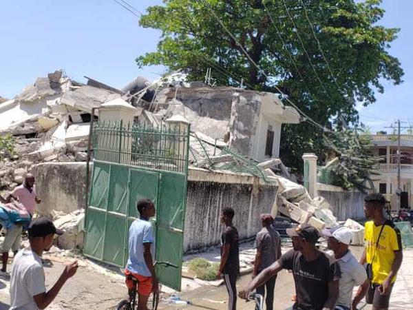 Bei einem schweren Erdbeben auf Haiti kamen mehrere Menschen ums Leben.