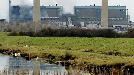 Brennendes Biomassekraftwerk in Essex