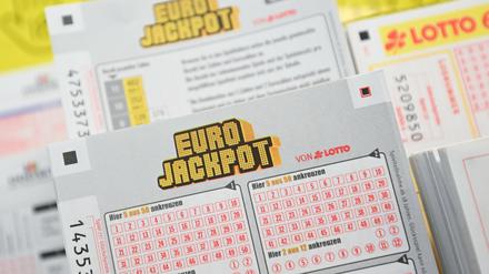 Tippscheine für das Glücksspiel Euro Jackpot.