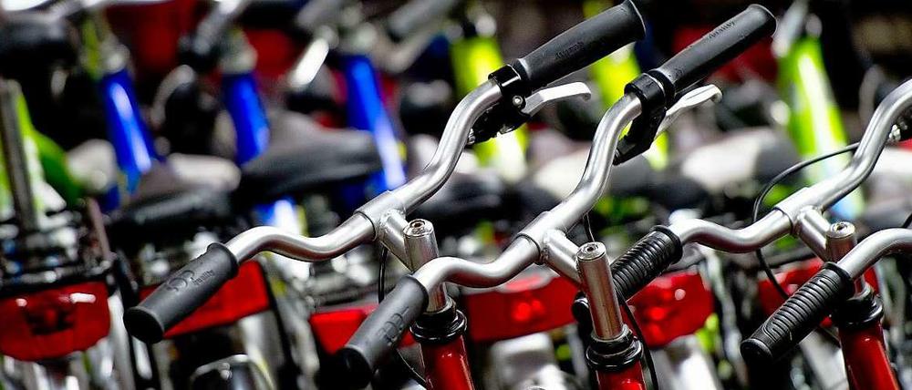 Immer mehr Fahrräder stellen die Städte voll. Manchmal ist kein Durchkommen mehr.