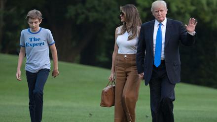 Ein Experte und seine Eltern: Die Frau des US-Präsidenten Donald Trump, Melania, und ihr gemeinsamer Sohn Barron zogen ins Weiße Haus ein. 