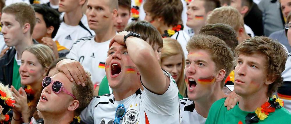 Deutschlandfans beim Fußballschauen. In Hessen endeten Fanfeiern für zwei Männer tödlich.