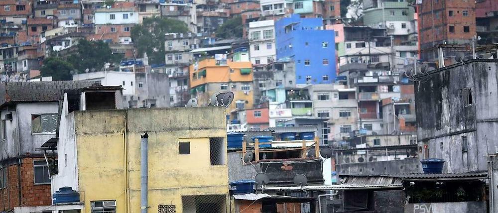 Blick auf eine Favela in Rio de Janeiro