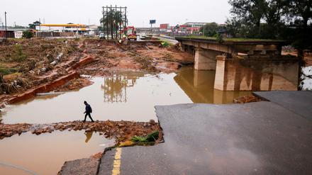Überschwemmungen in Südafrika: Zerstörungen nahe Durban
