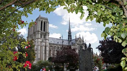Paris hat etwas von seinem mittelalterlichen Charakter behalten. Notre-Dame trägt dazu viel bei.