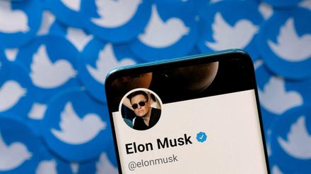 Elon Musk knüpft seine Übernahme des Kurznachrichtendienstes Twitter an Bedingungen. 