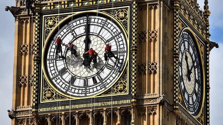 Auch der Big Ben muss gestellt werden: Zwei Wochen lang schlug die Uhr im Parlament von London zu früh. 