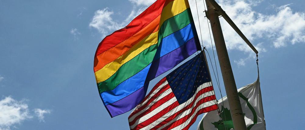 Der Anteil der Menschen, die sich als nicht heterosexuell identifizieren, hat sich verdoppelt in den USA.