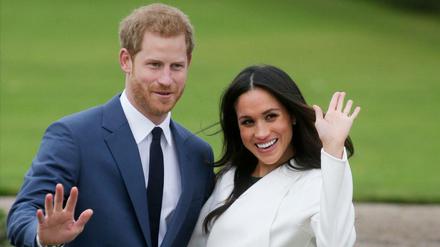 Prinz Harry und seine Frau Meghan haben sich im vergangenen Jahr von ihren royalen Aufgaben zurückgezogen.