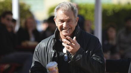 Mel Gibson befindet sich derzeit zu Dreharbeiten in Australien. Er soll eine Fotografin angespuckt haben, wie eine Zeitung berichtet. 