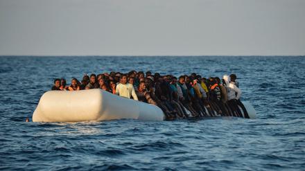 Einige Flüchtlingsboote (hier ein Archivfoto) sind am Wochenende im Mittelmeer gesunken, mehr als 200 Menschen werden vermisst.  