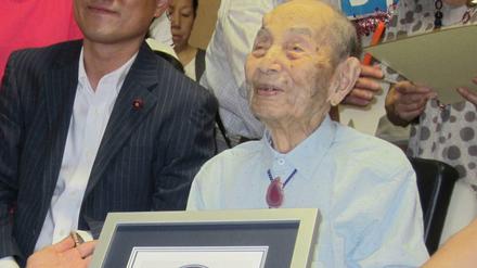Seit Juli galt Koide als ältester Mann der Welt. Am 21. August erhielt er dafür eine Urkunde vom Guinness-Buch der Rekorde.