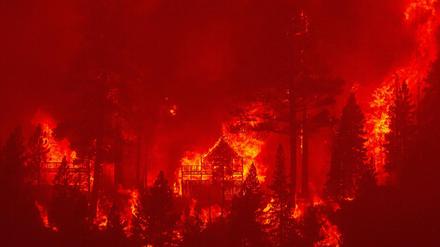 Das „Caldor Fire“ frisst sich immer weiter durch die sonst idyllische Region am Lake Tahoe.