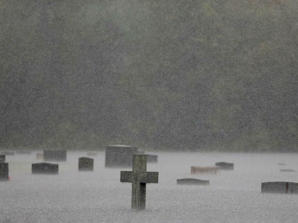 Ein überfluteter Friedhof ist die Folge von Hurrikan "Florence", welcher für enorme Überschwemmungen gesorgt hat.