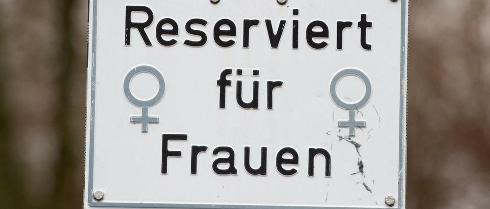 Stehen vor dem Münchener Verwaltungsgericht zur Debatte: Frauenparkplätze. 
