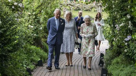 Eine nette Familie, die Windsors: Charles, Camilla William, die Queen und Kate (v. l.).