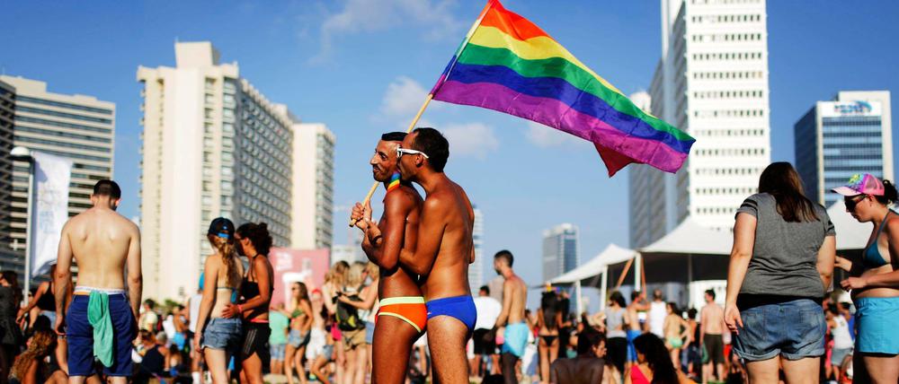 Insgesamt rund 150.000 Menschen feiern an diesem Wochenende in Tel Aviv.