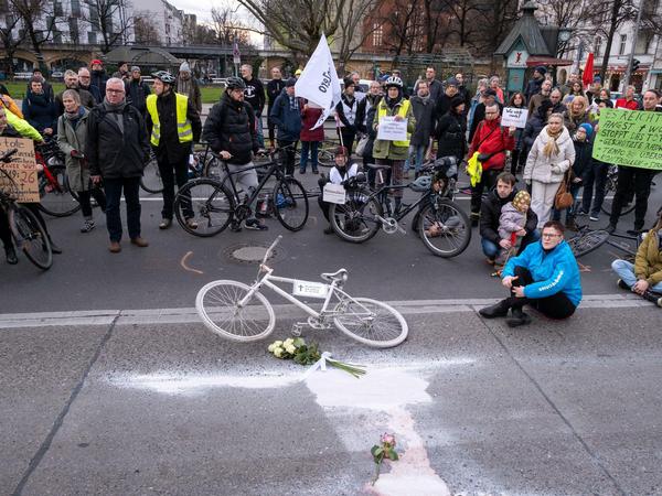 Gedenken an getöteten Radfahrer in Berlin.
