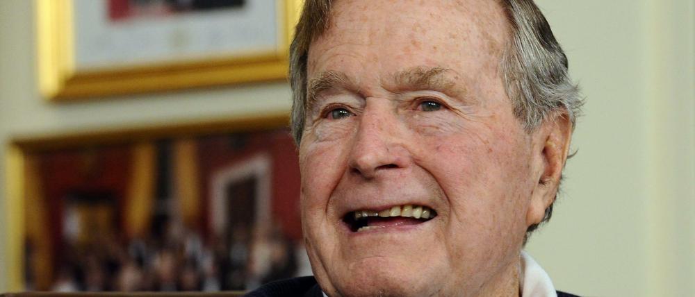 Der ehemalige Präsident der USA, George H. W. Bush, in seinem Büro im Houston, Texas, im März 2012. 