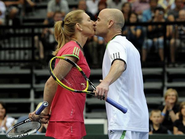 Steffi Graf und ihr Mann Andre Agassi sind nach ihrer aktiven Karriere oft zu Benefizspielen angetreten. 
