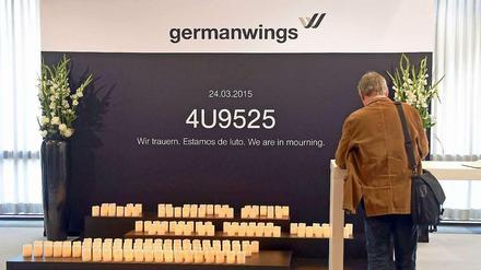 Gedenken an die Opfer des Germanwings-Absturzes bei der Lufthansa.