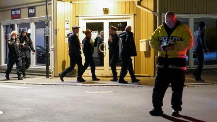 Polizeiermittler an einem Tatort in Kongsberg