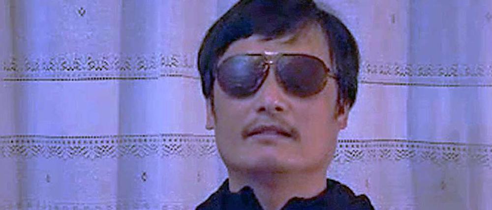 Der blinde chinesische Menschenrechtsaktivist Guangcheng bestätigte seine Flucht aus dem Hausarrest in einem YouTube-Video. 