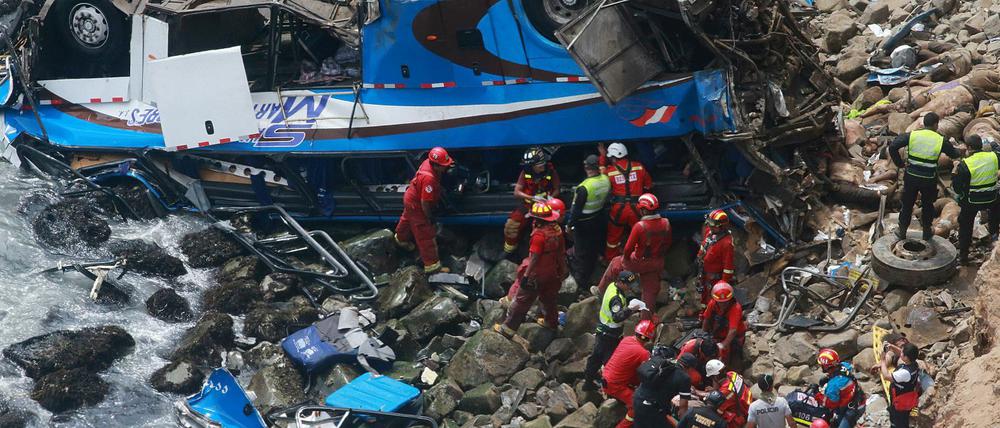 Unfall in Peru: Der Bus stürzte in die Tiefe. 
