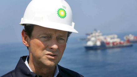 "Das ausgelaufene Öl ist eine Tragödie, die niemals hätte passieren dürfte", sagt BP-Manager Tony Hayward. Der Konzern gerät immer stärker unter Druck.
