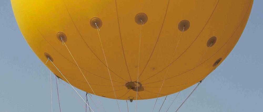 Mit einem solchen Heliumballon flogen zwei Männer mehr als 8467 Kilometer über den Pazifischen Ozean.
