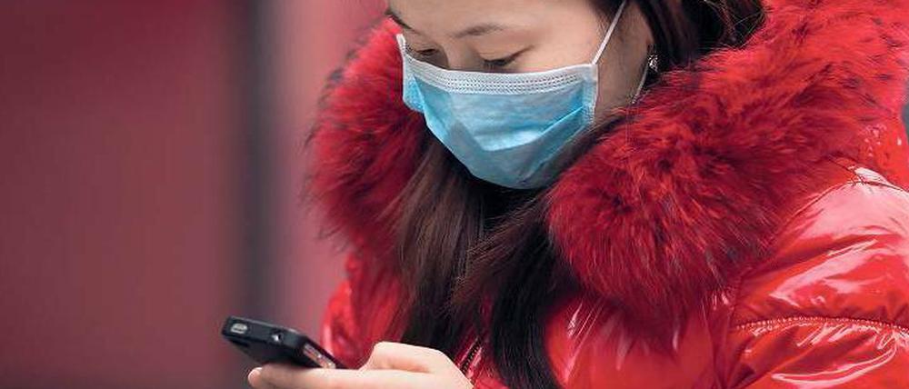 Smogalarm. Viele Menschen in Peking gehen nur noch mit Mundschutz auf die Straße.