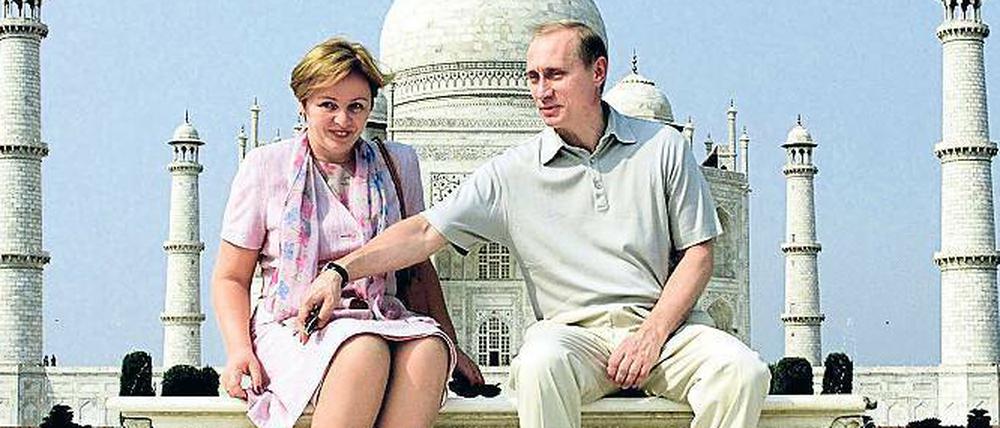 Für die Öffentlichkeit. Putin und seine Frau Ljudmila beim Besuch des indischen Mausoleums Taj Mahal im Jahr 2000.