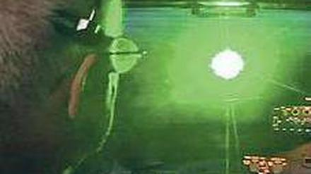 Geblendet. Dieses Bild zeigt eine Laserattacke aus der Sicht eines Piloten. 