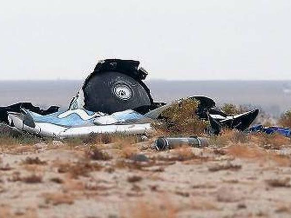 Das Wrack von SpaceShip Two in der Wüste. 