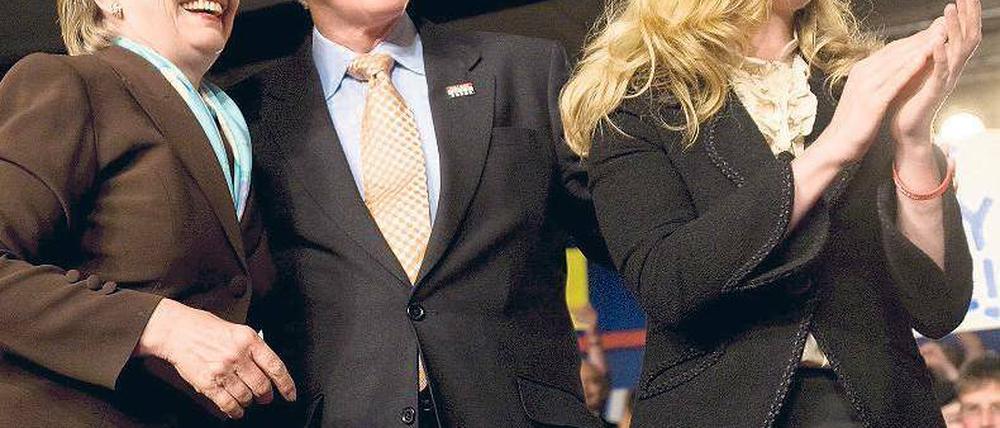 Hochzeit des Jahres. Chelsea Clinton (r.) will in einer guten Woche Marc Mezvinsky heiraten, den Sohn von zwei früheren demokratischen Kongressabgeordneten. Foto: dpa