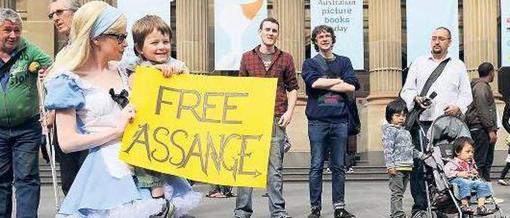 Wunsch nach Wahrheit. Wie hier in Melbourne protestierten am Freitag tausende Australier gegen die Inhaftierung von Assange. 