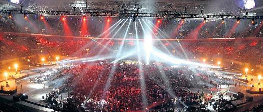 Lightshow in der Düsseldorfer Arena. Hier soll am 14. Mai 2011 der Eurovision Song Contest stattfinden. 35 000 Karten für das Musikspektakel kommen in den Verkauf. 