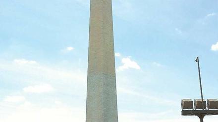Sicherheitshalber abgesperrt. Das leicht beschädigte Washington Monument Foto: AFP