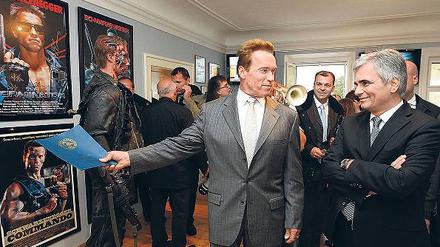 Besuch in Thal. Schwarzenegger am Freitag im Schwarzenegger-Museum. Foto: Reuters