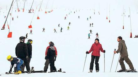 „Schlechteste Saison seit Jahren.“ Ski- und Snowboardfahrer am Fichtelberg in Oberwiesenthal. 