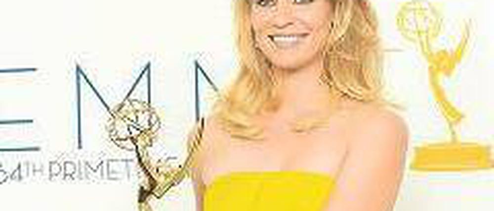 Modefarbe Gelb. „Homeland“-Darstellerin Claire Danes mit ihrem Emmy. Foto: dapd