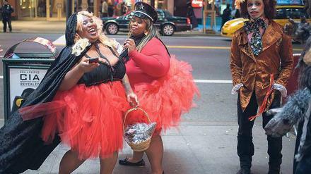 Halloween-Feiernde in den Straßen von Manhattan.