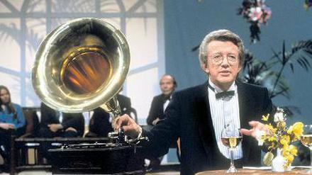 Mit dekorativem Grammophon im Jahr 1984 im ZDF.