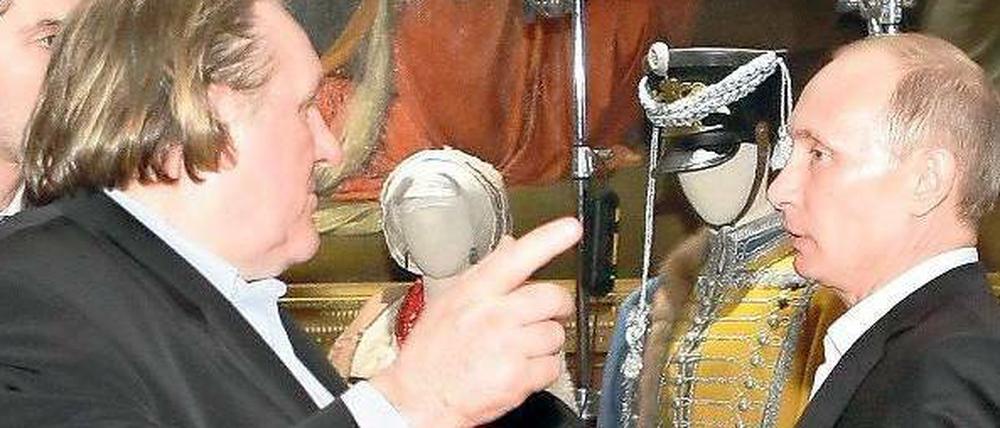 Dickkopf wie Obelix. Depardieu und Putin in der Ermitage in St. Petersburg. 