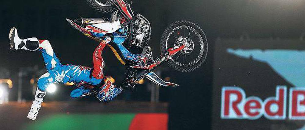 Waghalsige Stunts als Markenzeichen. Ein Motocross-Fahrer von Red Bull. Foto: AFP