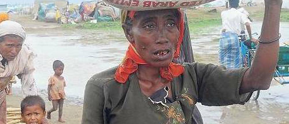 In Panik. Auch diese Frau in Birma flieht vor schlechten Prognosen. 