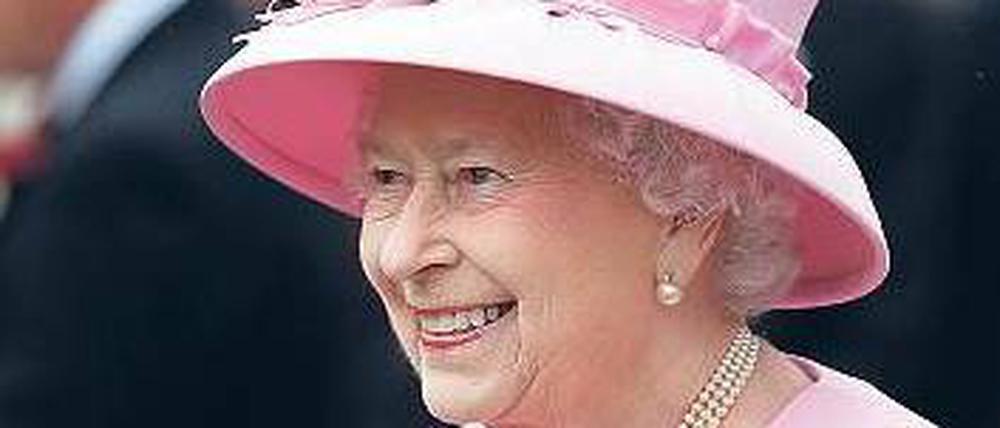 Strahlt wie früher. Die Queen bei einer Gartenparty am Donnerstag. Foto: Reuters