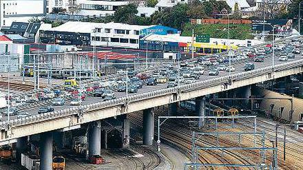 Staus stadtauswärts. Bewohner verlassen Wellington. Foto: AFP