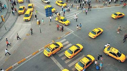 Mehr als ein Verkehrsmittel. Wer in Istanbul ein Taxi steuern will, muss dafür horrende Summen bezahlen. Gut 1,2 Millionen Lira werden für eine entsprechende Lizenz fällig – umgerechnet rund 450 000 Euro. Foto: Marko Djurica/Reuters